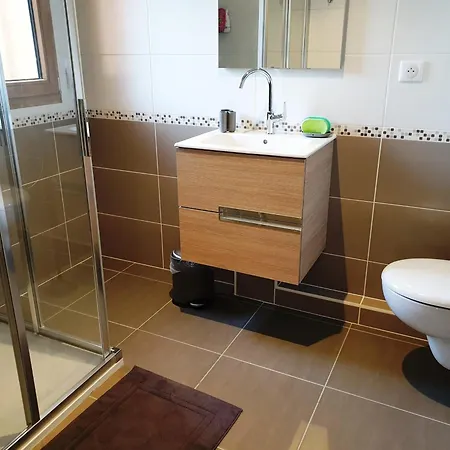 Cosy 3 Pieces Avec Balcon, Garage Et Wi-fi - Fr-1-598-40 Appartement *